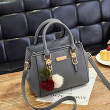 Load image into Gallery viewer, women hairball hand bag