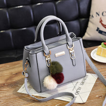 Load image into Gallery viewer, women hairball hand bag